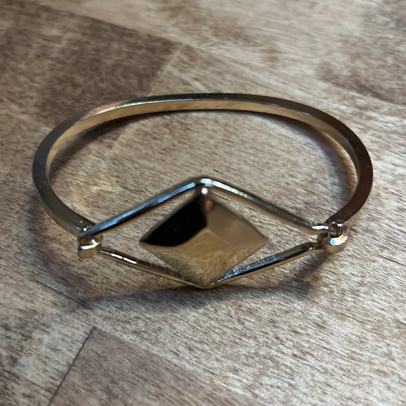 Earrings & Bracelet set - Picture 2 of 4